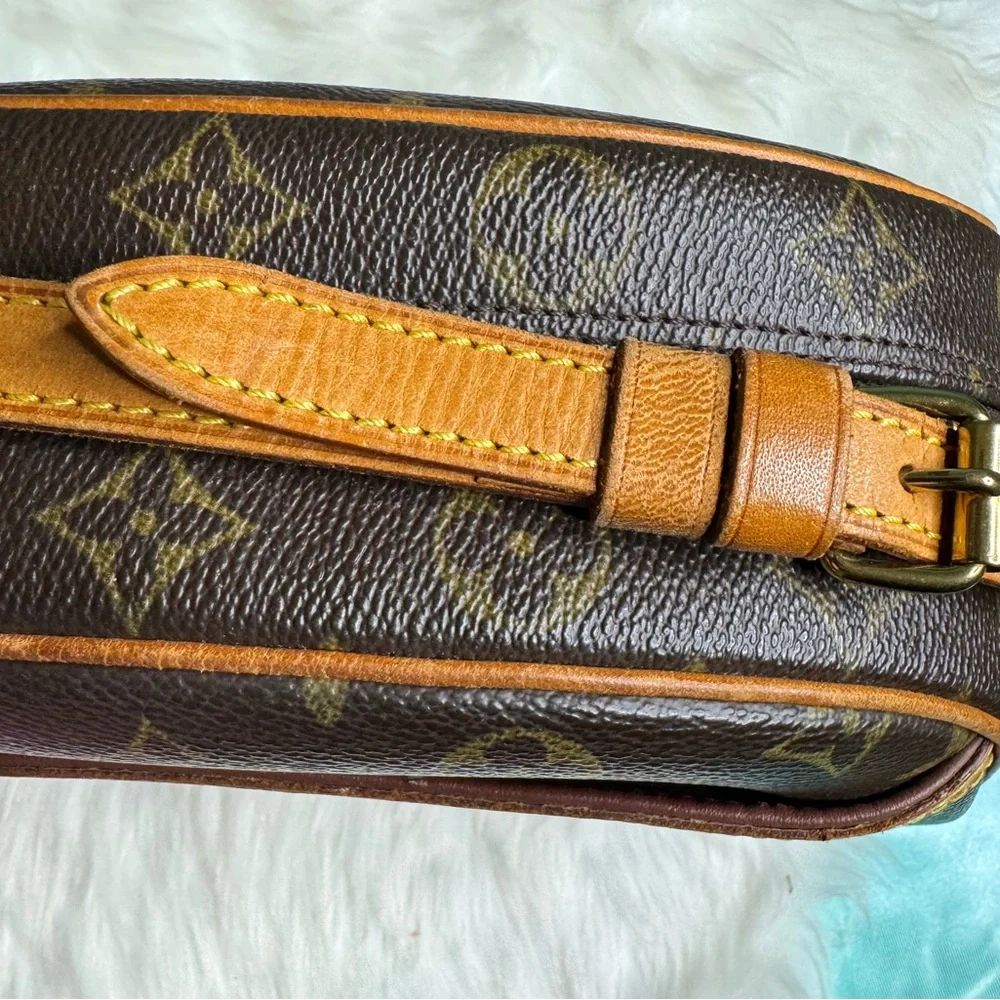 [SOLD] LV Monogram Crossbody Bag - Picture 9 of 16